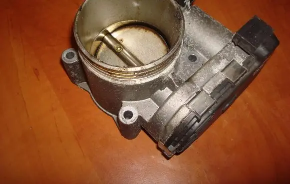 Volvo S60 Throttle valve 8677866