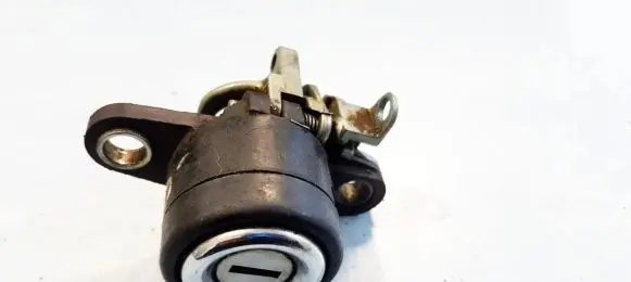 Volkswagen PASSAT B3 Tailgate exterior lock AH7500