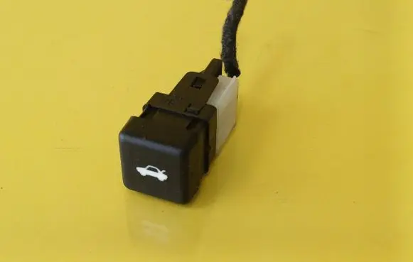 Alfa Romeo 166 Tailgate opening switch 