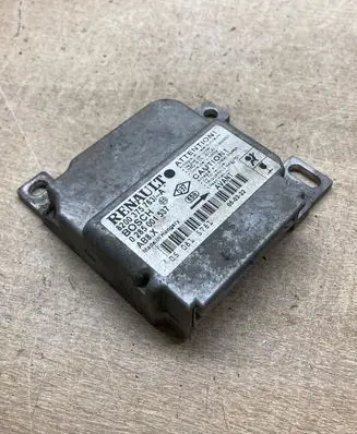 Renault Clio II Airbag control unit/module 8200375763A 0285001537