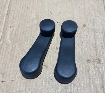 Volkswagen Golf III Front door window winding handle 1H0837581B