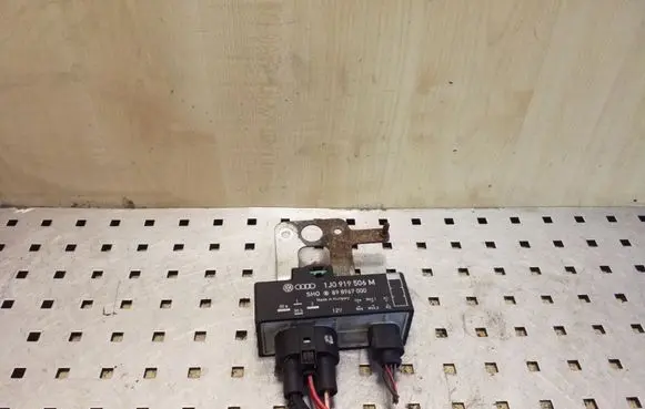 Skoda Fabia Mk1 (6Y) Coolant fan relay 1J0919506M 898967000