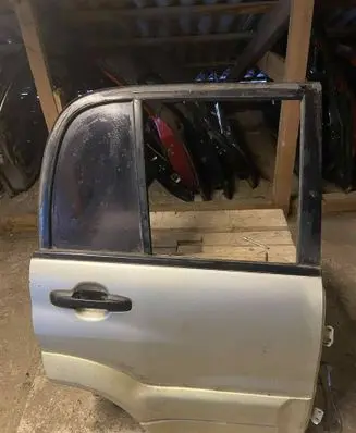Suzuki Vitara (ET/TA) Rear door 
