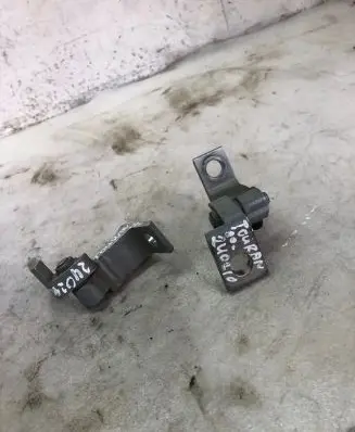 Volkswagen Touran III Front door hinge set 8x0831404e