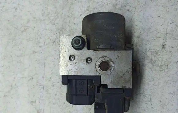 Volkswagen PASSAT B5 ABS Pump 0265216414 8E0114111