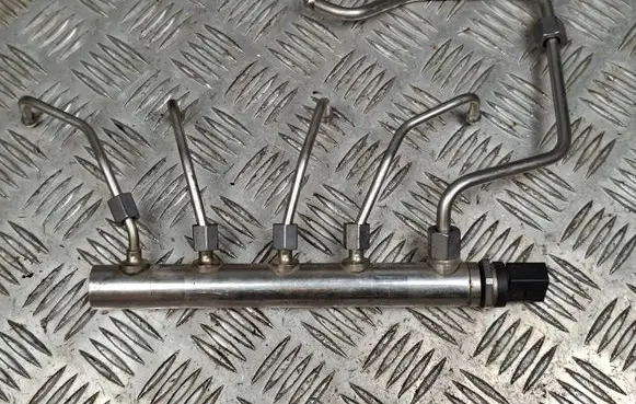 BMW 3 E90 E91 Fuel main line pipe 7620946 7585411