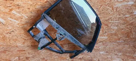 Rear door manual window regulator