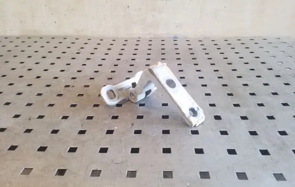 Volvo XC90 Front door lower hinge 31424607