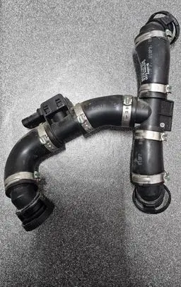 Bentley Continental Heater radiator pipe/hose 975133818B