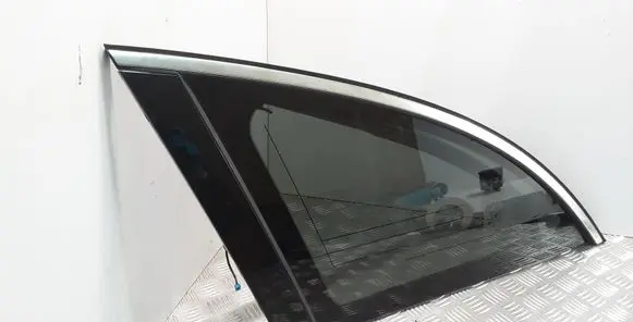 Mercedes-Benz R W251 Rear side window A2516740124 A2516702139
