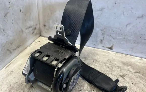 Renault Laguna III Front seatbelt 8082018