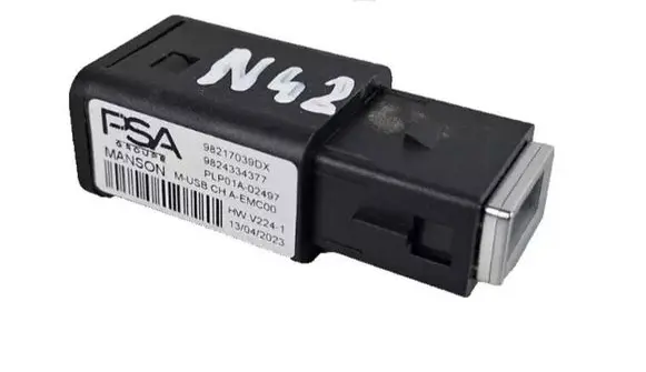 Peugeot 2008 II USB socket connector 98217039DX