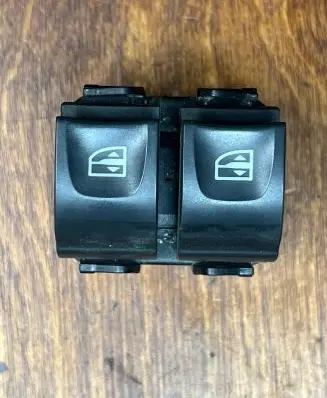 Renault Zoe Electric window control switch 254118044R 10023697 1467E