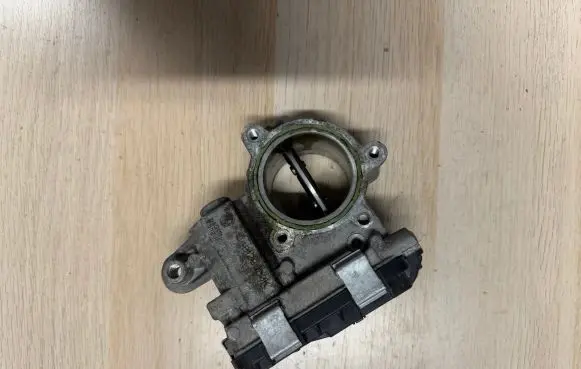 Volkswagen Polo V 6R Throttle body valve 04B128063K