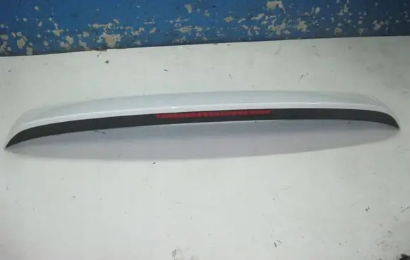 Tailgate/trunk spoiler