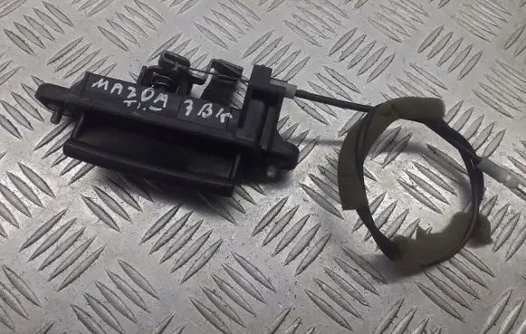 Mazda 3 I Tailgate opening switch 