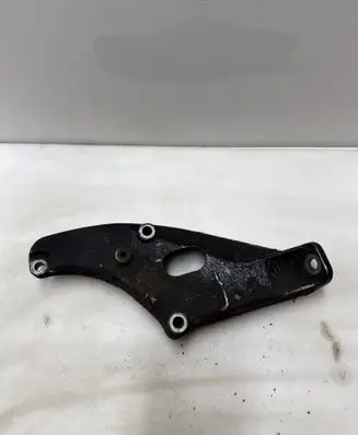 Engine mounting bracket