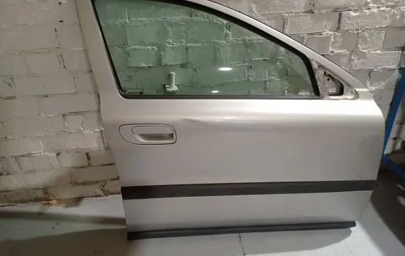 Volvo S60 Front door