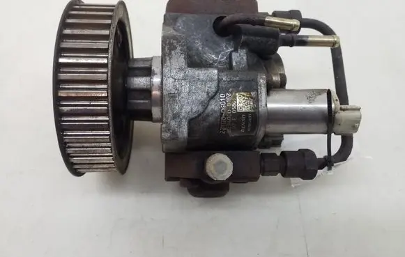 Toyota Avensis T250 Fuel injection high pressure pump 221000G010