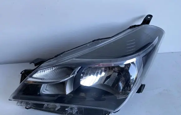 Toyota Yaris Headlight/headlamp