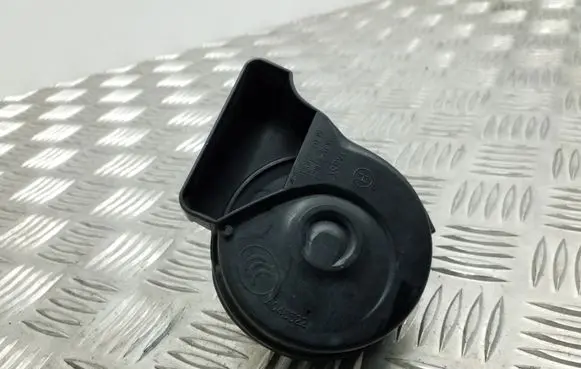 Volkswagen PASSAT B7 Horn signal