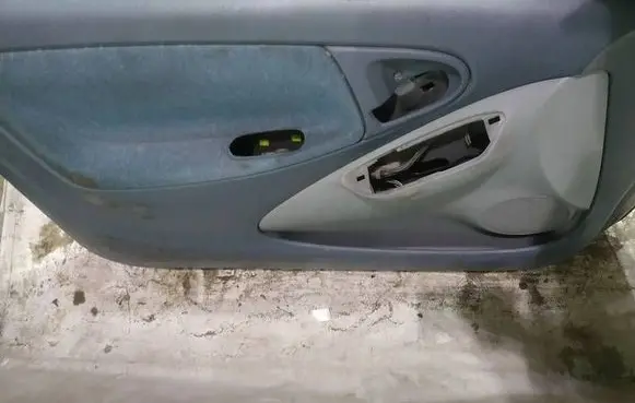 Toyota Yaris Front door card panel trim