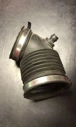 BMW 1 E81 E87 Air intake hose/pipe 7527068