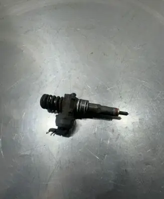 Volkswagen Polo Fuel injector 038130073ag