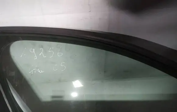 Citroen C5 Front door window glass four-door as2