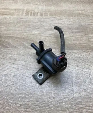 Toyota Prius (NHW20) Vacuum valve 9091012259