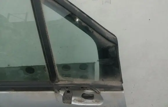 Citroen C8 Front door vent window glass four-door 