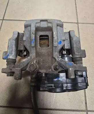Toyota C-HR I Rear brake caliper