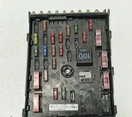 Volkswagen PASSAT B6 Fuse module 3C0937125 63592777