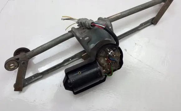 Front wiper linkage and motor