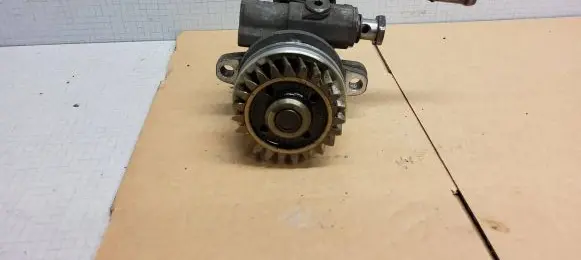 Volkswagen Transporter - Caravelle T5 Power steering pump 070145249
