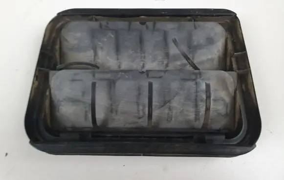 Renault Trafic II (X83) Quarter panel pressure vent 7700838358