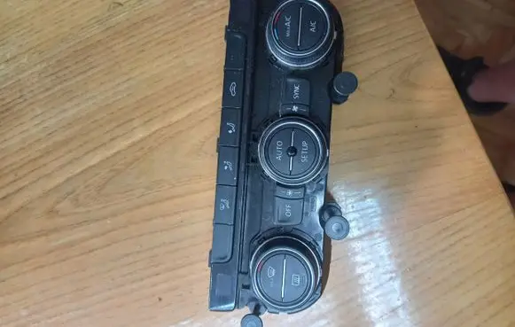 Volkswagen Golf VII Climate control unit 5G09070440