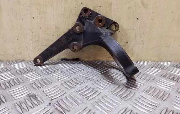 Nissan X-Trail T30 Driveshaft support bearing bracket 