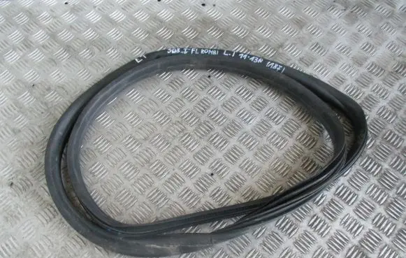 Peugeot 308 SW Front door rubber seal 