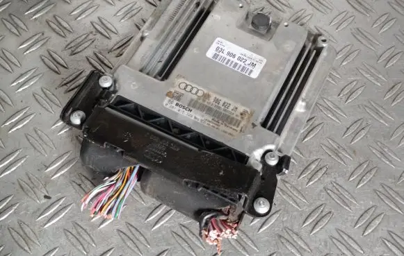 Audi A4 S4 B8 8K Engine control unit/module 03L906022JM 03L906022B 0281015328