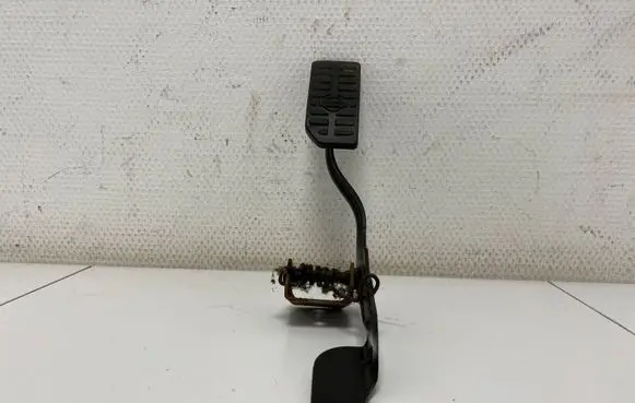 Nissan Almera N16 Accelerator throttle pedal 18002AU410 0281002425