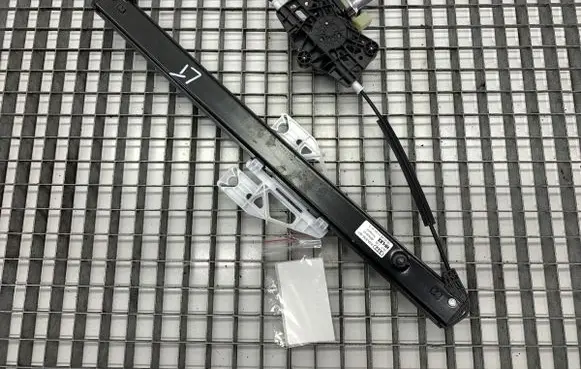 Audi Q3 F3 Rear door window regulator with motor 5Q0959801