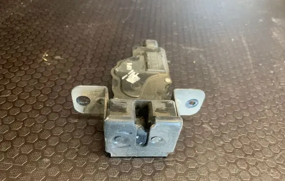 KIA Sorento Tailgate window lock/catch/latch 871303E000