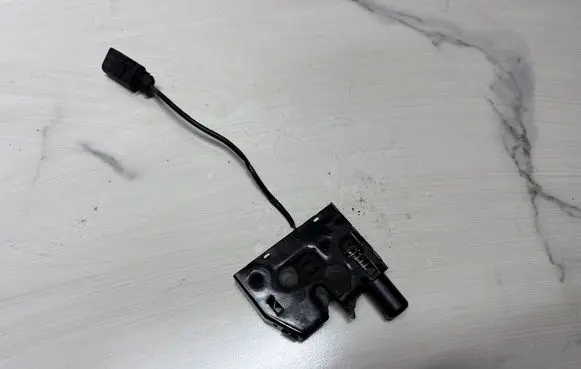Audi A6 Allroad C7 Engine bonnet/hood lock/catch 4G0823509C