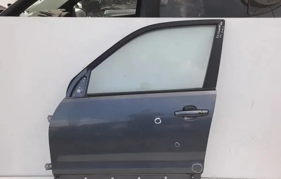 Suzuki Grand Vitara II Front door