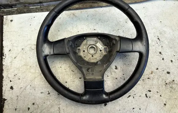 Volkswagen Golf V Steering wheel 61618000