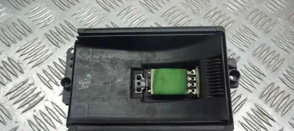 Skoda Octavia Mk1 (1U) Heater blower fan relay 