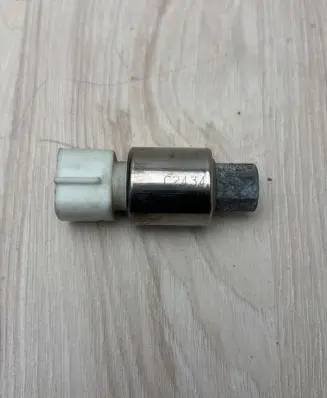 Ford Mondeo Mk III Air conditioning (A/C) pressure sensor 3S7H19D594AA 28350