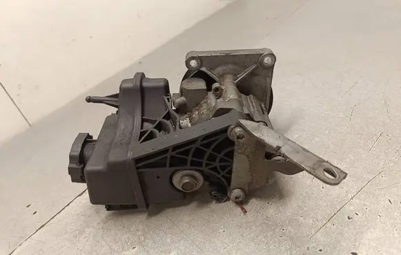 Mercedes-Benz E W212 Power steering pump A0064664701 7693900514