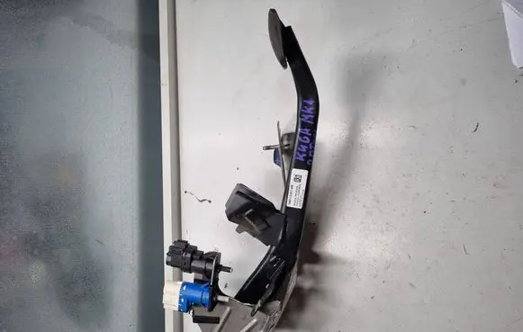 Ford Kuga I Brake pedal 3M512467AR